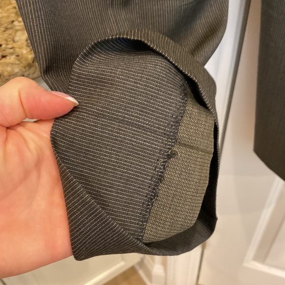 ZANELLA Men’s dark grey thin striped wool pants. Sz 38 waist and 28” inseam. - Picture 8 of 12